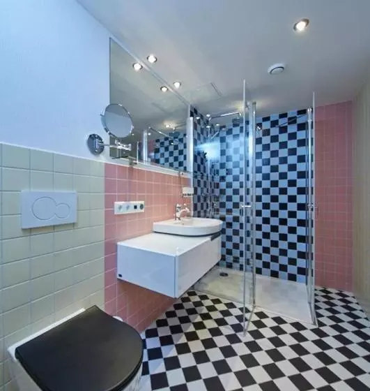 スイート, Bernstein Hotel 50`s Seaside Motel