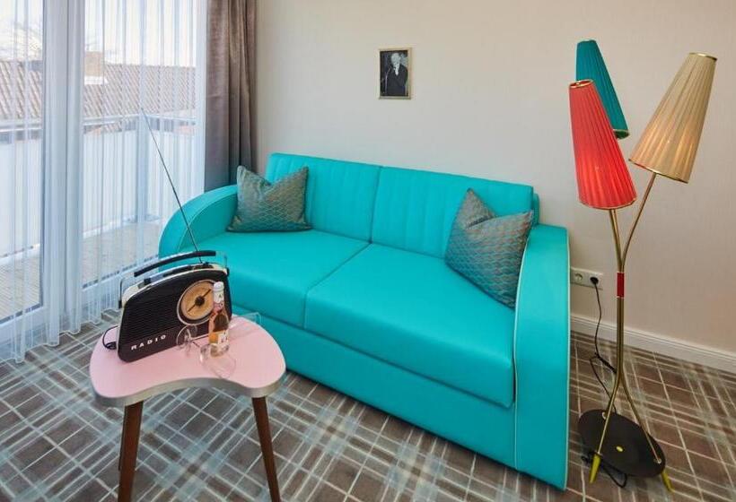 스위트, Bernstein Hotel 50`s Seaside Motel