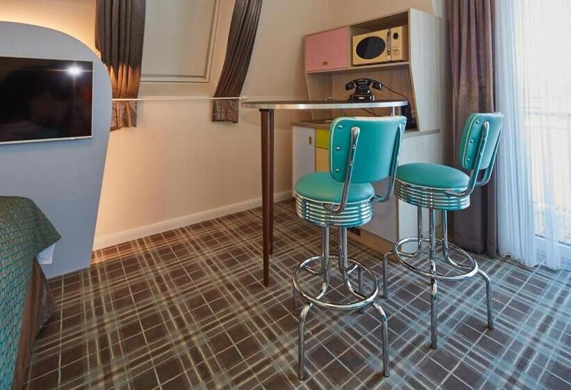 جناح, Bernstein Hotel 50`s Seaside Motel