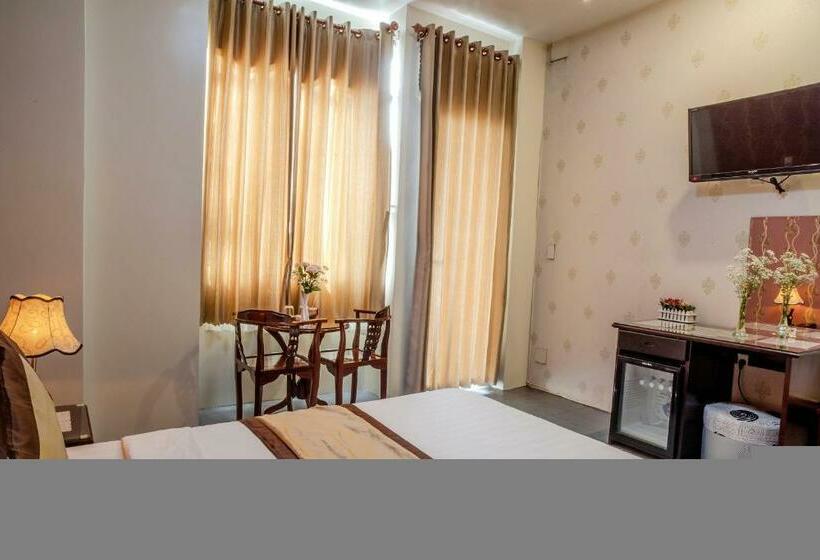 Standard Room with Balcony, Dong Bao