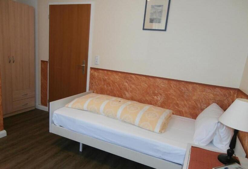 标准单人间, Hasselbarth