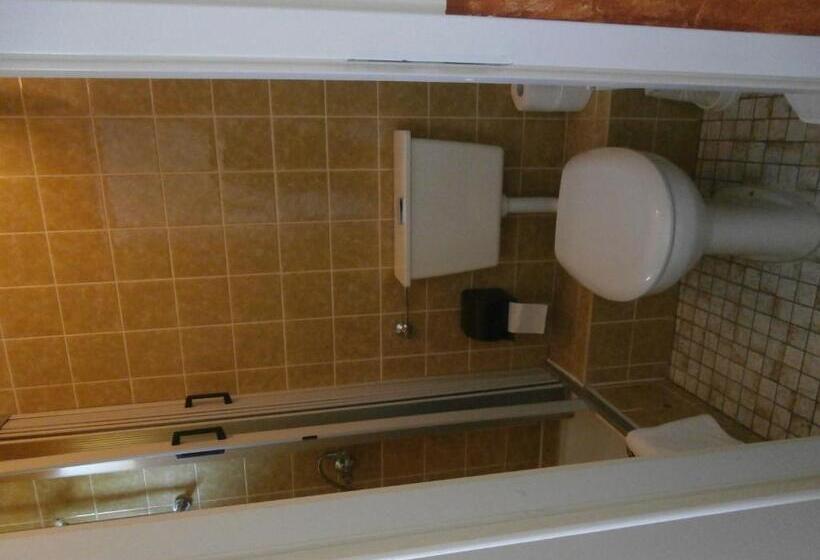 标准单人间, Hasselbarth