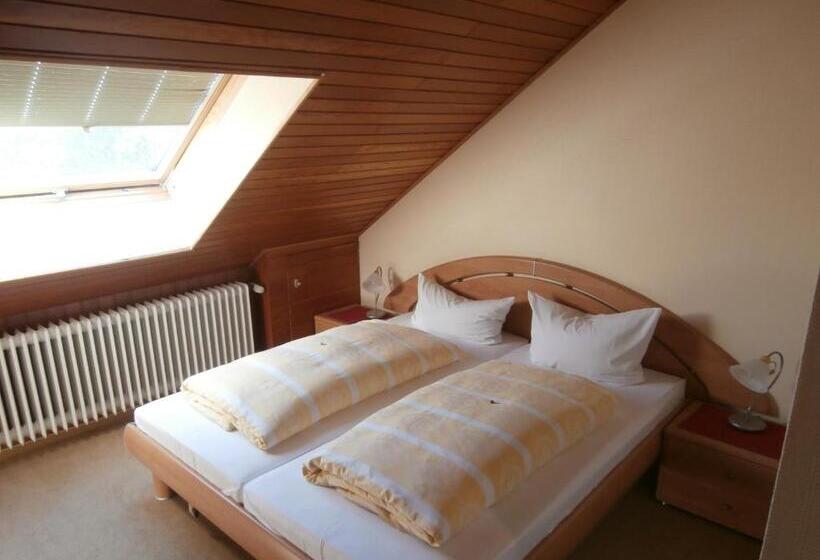 四人标准间, Hasselbarth