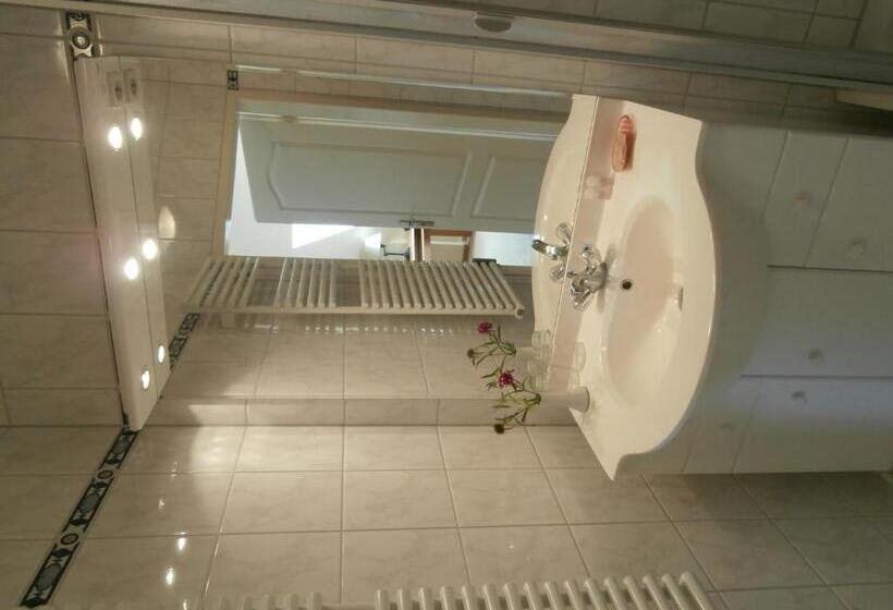 四人标准间, Hasselbarth