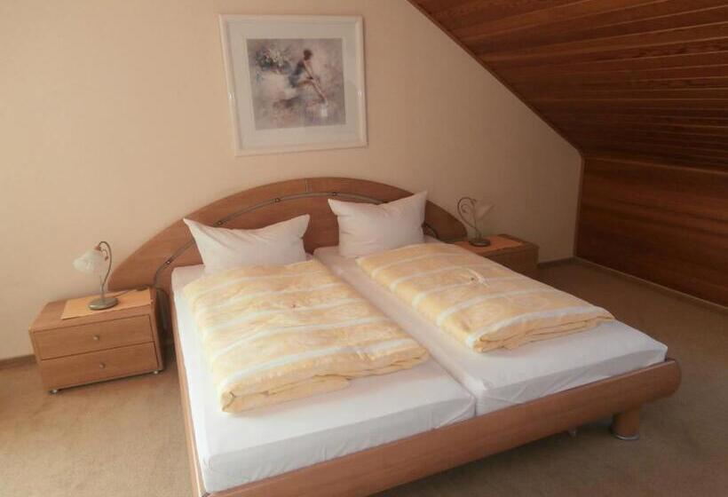 四人标准间, Hasselbarth