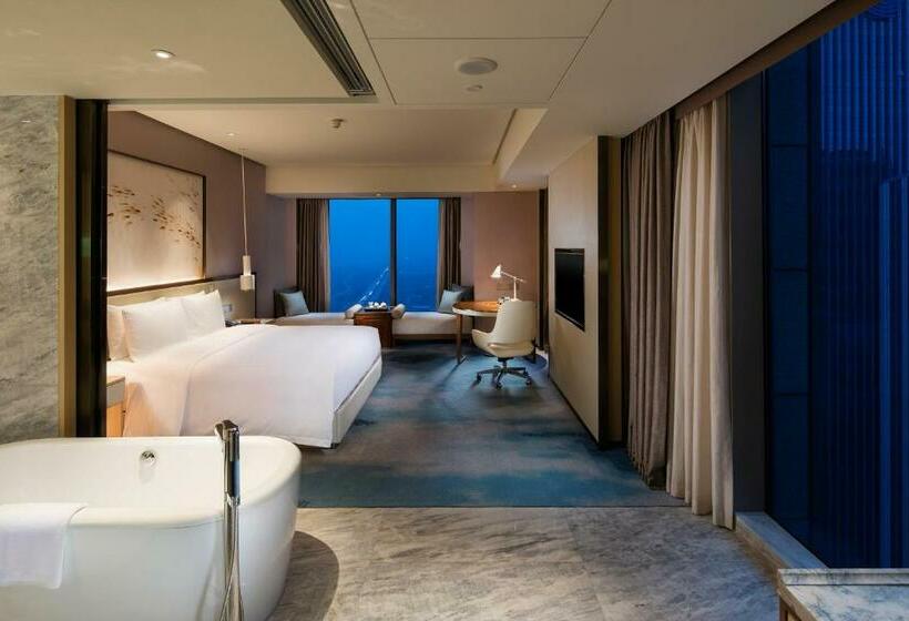 带大床的豪华间, Hilton Quanzhou Riverside