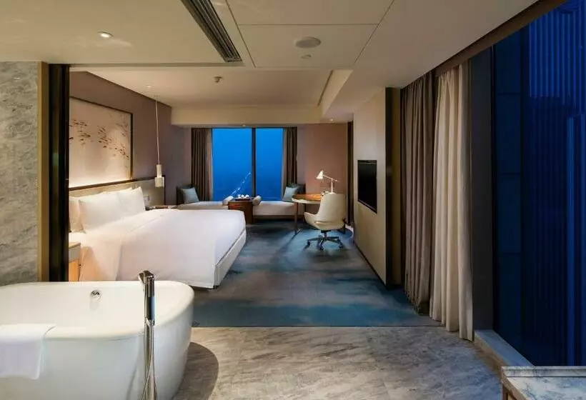 キングサイズベッドのデラックスルーム, Hilton Quanzhou Riverside