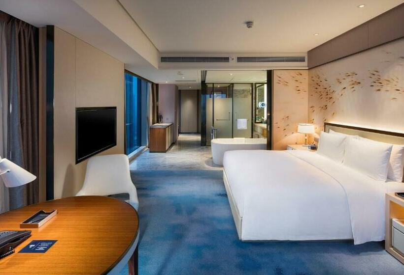 キングサイズベッドのデラックスルーム, Hilton Quanzhou Riverside
