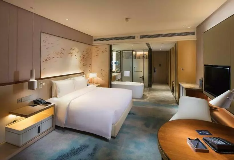 キングサイズベッドのスタンダードルーム, Hilton Quanzhou Riverside