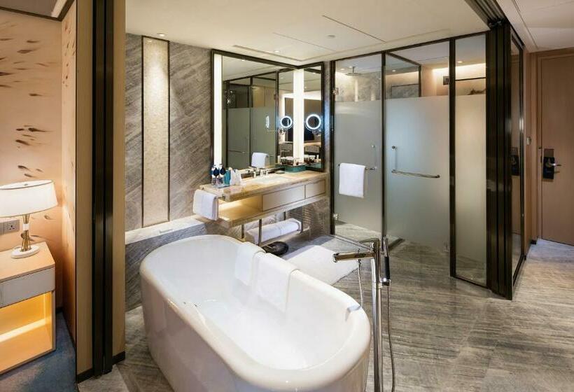 带大床的行政房间, Hilton Quanzhou Riverside