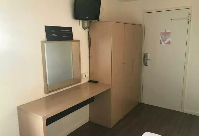 Perhehuone, Hôtel Akena Pierrelaye