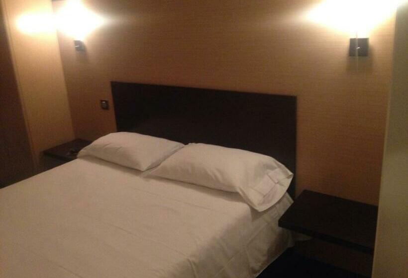 חדר סטנדרט, Hôtel Akena Pierrelaye