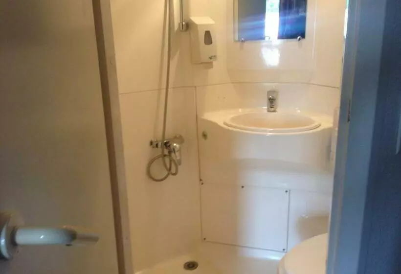Perhehuone, Hôtel Akena Pierrelaye