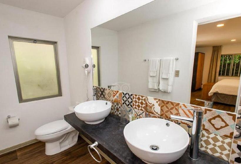 סוויטה, La Vela Boutique