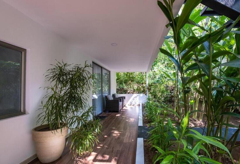 סוויטה, La Vela Boutique