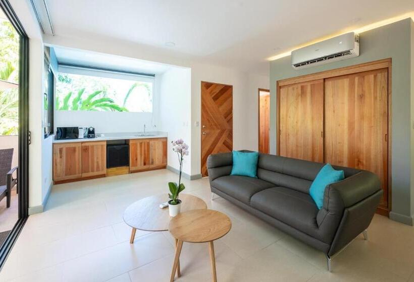 סוויטת מאסור, La Vela Boutique