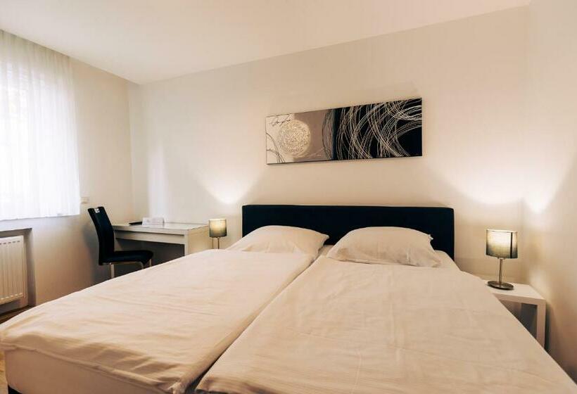 스탠다드 룸, Restaurant Zagreb