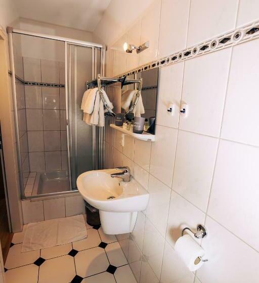 스탠다드 룸, Restaurant Zagreb