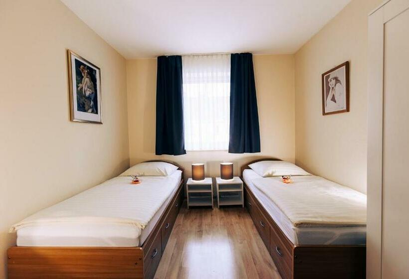 스탠다드 룸, Restaurant Zagreb