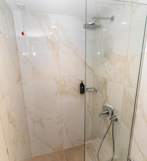 غرفة قياسية, Titania