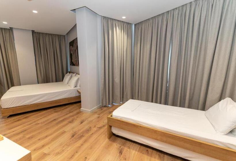 غرفة عائلية, Titania