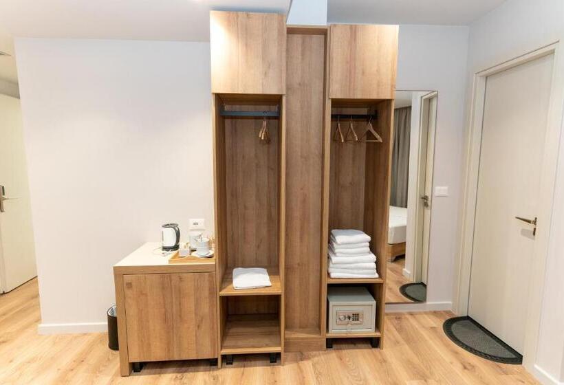 غرفة عائلية, Titania