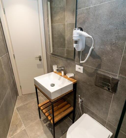 غرفة قياسية فردية ذات إطلالة جانبية على البحر, Titania