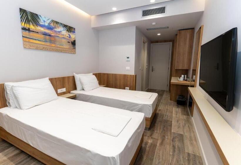 غرفة قياسية إطلالة جانبية علي البحر, Titania