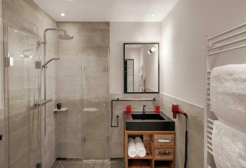 스탠다드 트리플 룸 테라스, Traumschmiede