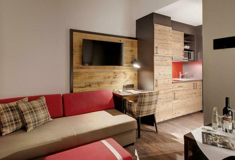 스탠다드 트리플 룸 테라스, Traumschmiede