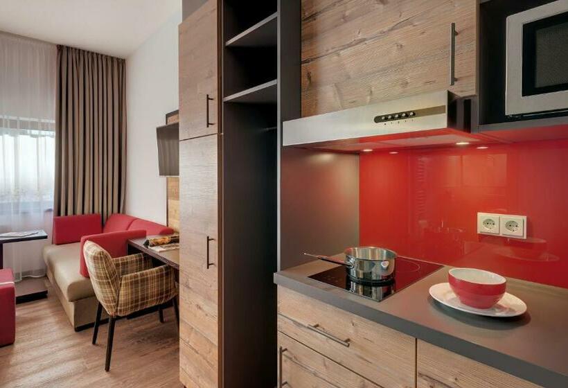 스탠다드 트리플 룸 테라스, Traumschmiede