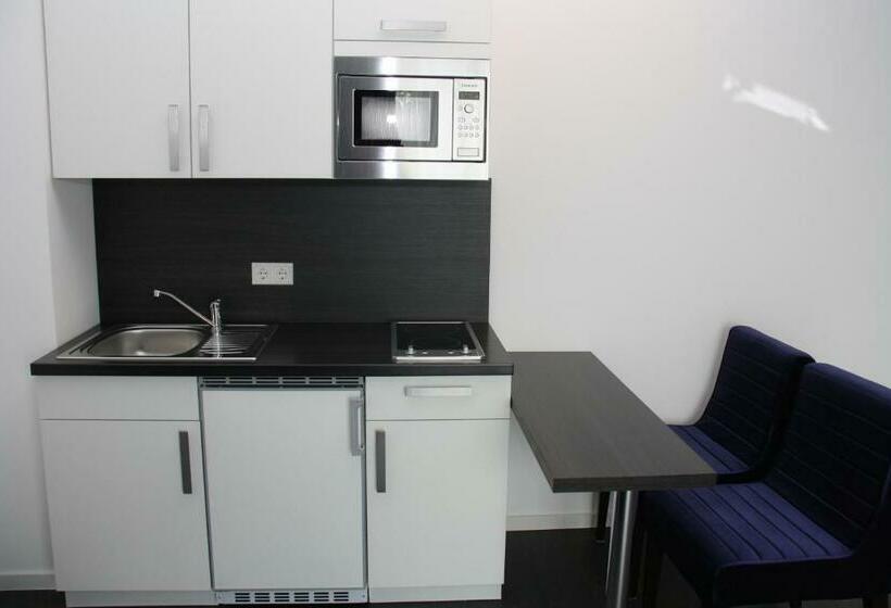 דירת חדר, Victoria Living