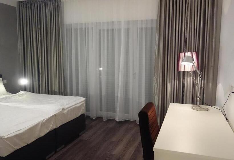 חדר סופריור מותאם לאדם עם מוגבלויות, Victoria Living