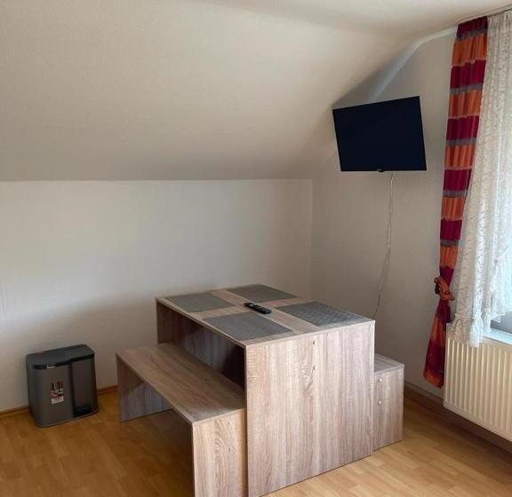 스탠다드 트리플 룸, Weibertreu