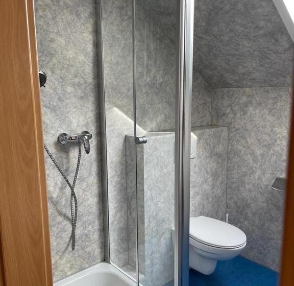 스탠다드 트리플 룸, Weibertreu