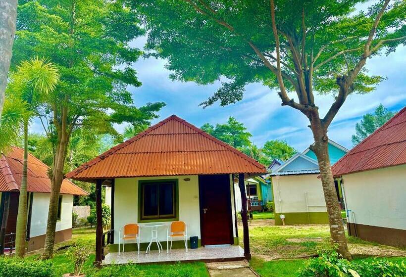 بنجلو سوبيريور, Lanta L.d. Beach Bungalow