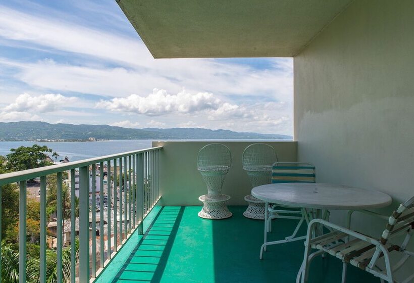 1 Bedroom Penthouse Apartment, Montego Bay Club Apartments