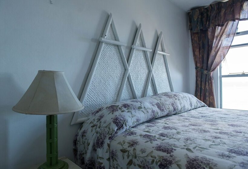 1 Bedroom Penthouse Apartment, Montego Bay Club Apartments