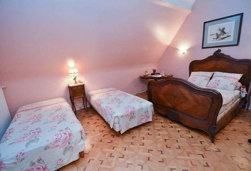 חדר משפחתי, La Forge De La Coudraie