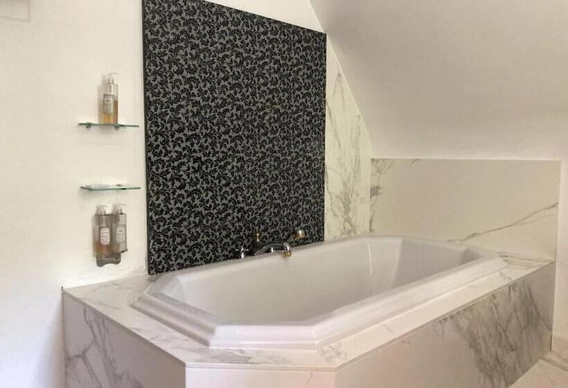 Дом 4 Спальни, La Forge De La Coudraie