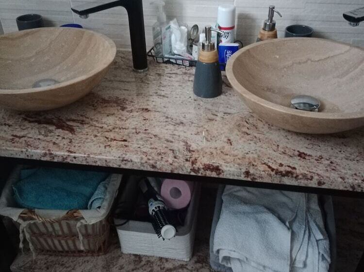 غرفة قياسية, La Grange