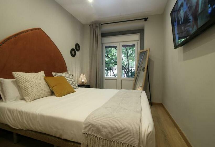 اتاق استاندارد با سرویس بهداشتی مشترک, Abracadabra Suites