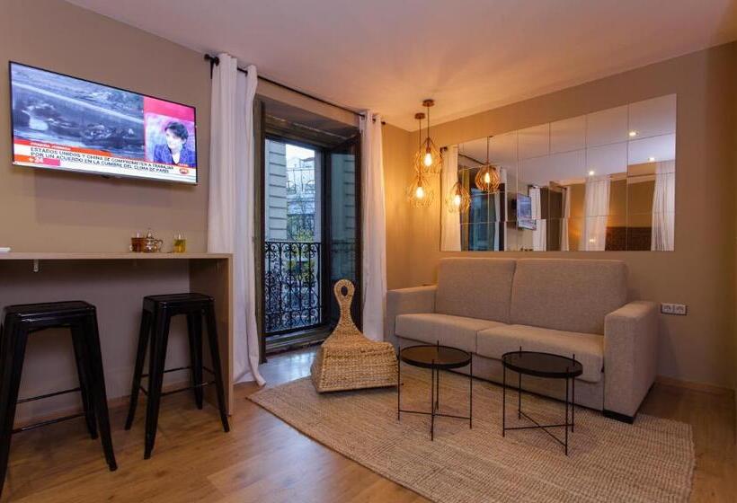 اتاق سوپریور با بالکن, Abracadabra Suites