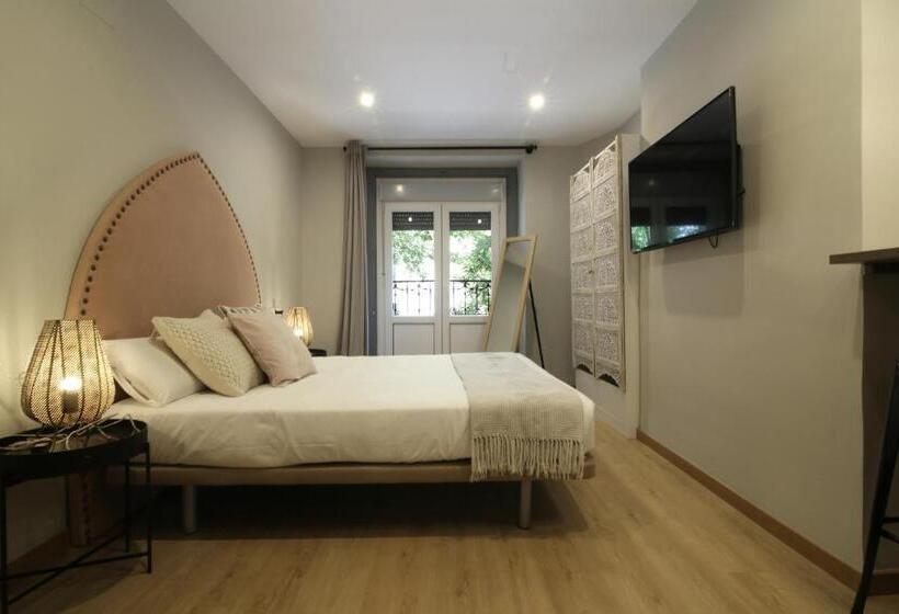 اتاق استاندارد با بالکن, Abracadabra Suites