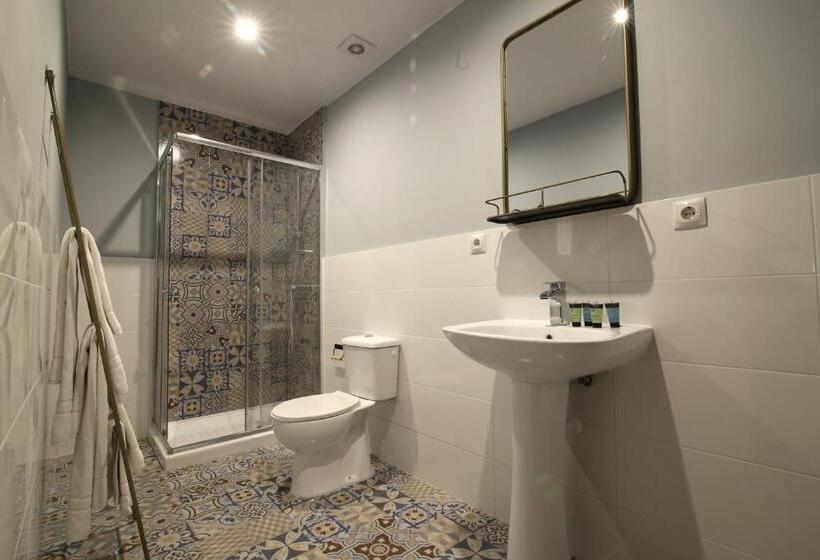 اتاق استاندارد با سرویس بهداشتی مشترک, Abracadabra Suites