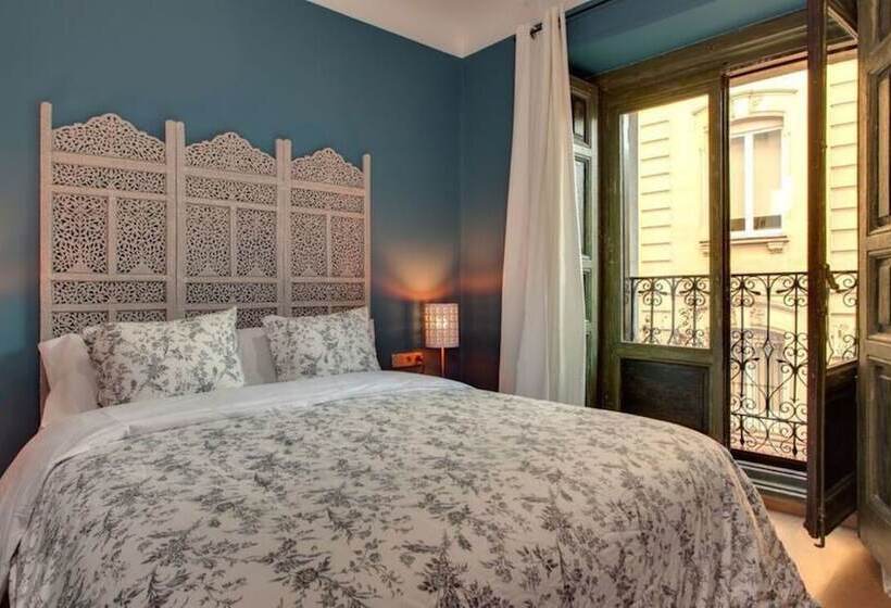 اتاق استاندارد با سرویس بهداشتی مشترک, Abracadabra Suites