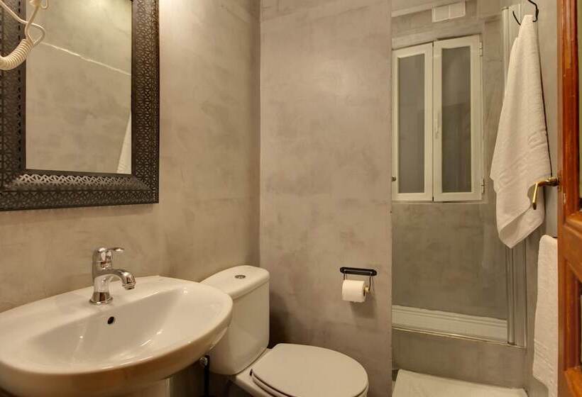 اتاق استاندارد با سرویس بهداشتی مشترک, Abracadabra Suites