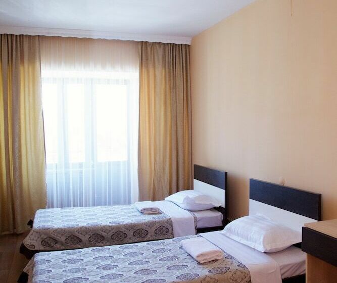 اتاق اکونومی با حمام مشترک, Aksunkar