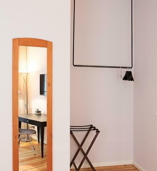 스탠다드 싱글 룸, Anna