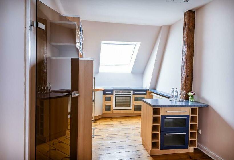 침실 1개 아파트, Anna